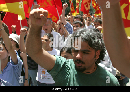 Istanbul, Turquie - Anti-manifestations de l'OTAN s'ensuivre à Istanbul lors du sommet de l'OTAN le 06 28 2004 Photo par Bikem Ekberzade Banque D'Images