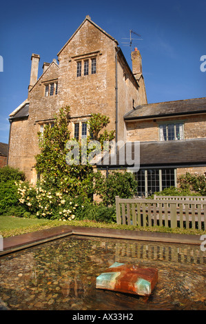 Une pièce d'EAU DANS LE JARDIN À MANOR FARM PAR SOMERSET GARDEN DESIGNER SIMON JOHNSON UK Banque D'Images