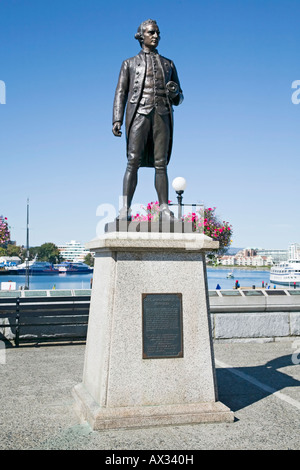 La statue du capitaine James Cook à Victoria RN s port intérieur de l'île de Vancouver Victoria BC Canada Banque D'Images