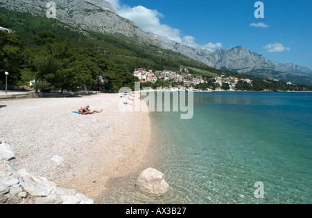 Plage de Brela, Makarska Riviera, de la côte dalmate, Croatie Banque D'Images