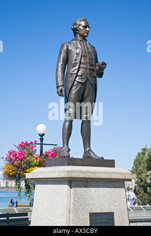 La statue du capitaine James Cook à Victoria RN s port intérieur de l'île de Vancouver Victoria BC Canada Banque D'Images