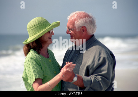 Mature Couple dancing Gulf Shores Florida USA Banque D'Images