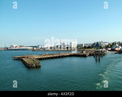 Reste de la jetée sur l'eau du sud de l'Angleterre Southampton Hampshire UK Banque D'Images