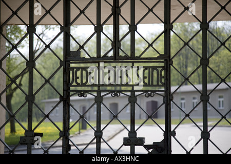 Porte de camp avec l'inscription "A chacun son propre' Jedem das Seine, le Gate Building, musée du camp de concentration de Buchenwald, Memorial Banque D'Images