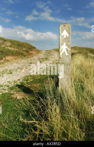 Panneau indiquant la direction de sentier sur le Great Orme à Llandudno, au Pays de Galles Banque D'Images