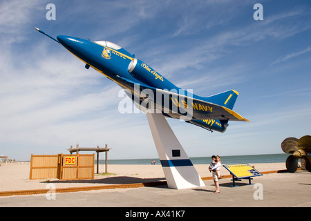 Aujourd'hui un musée USS Lexington amarrés sur la baie de Corpus Christi Texas USA A4J Blue Angels Skyhawk Banque D'Images