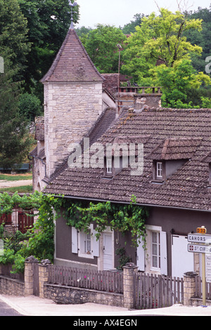 Chambre avec un Pigeonier dans le village de Carlucet. Sur le Causse de Gramat, Lot, France. Banque D'Images