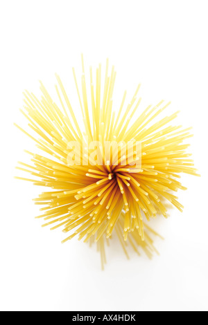 Paquet de spaghetti, elevated view Banque D'Images
