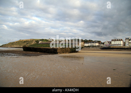 Une jetée de Spud du port Mulberry à Arromanches sur Gold Beach, en Normandie. Banque D'Images