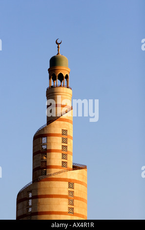 Le minaret d'Al Fardan Centre islamique de Doha, Qatar, du Golfe Persique Banque D'Images