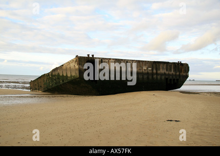 Une jetée de Spud du port Mulberry à Arromanches sur Gold Beach, en Normandie. Banque D'Images