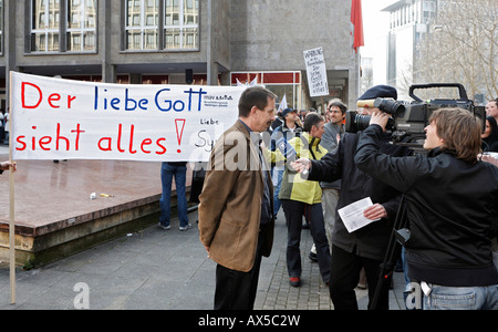 Les employés de l'organisme de protection sociale protestante en grève, Stuttgart, Bade-Wurtemberg, Allemagne Banque D'Images