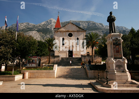 Poète Andrija Kacic-Miocic montrant Memorial, à l'arrière de l'église Baroque St Markus, Makarska, Croatie, Europe Banque D'Images