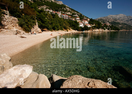 Plage de baignade à Blato à la Riviera de Makarska, Croatie, Europe Banque D'Images