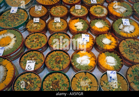 Bonbons à une pâtisserie, Kashan, Iran Banque D'Images