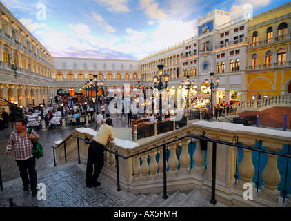 Les touristes à la place Saint Marc sous un ciel artificiel dans une Venise, l'intérieur de The Venetian Resort Hotel & Casino sur Banque D'Images