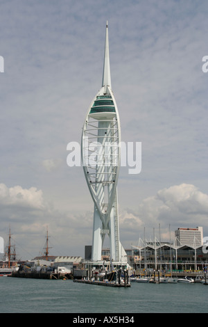 Spinnaker Tower observation angleterre PORTSMOUTH GUNWHARF QUAYS adjacent à plate-forme d'observation du point de vue de la voile Banque D'Images