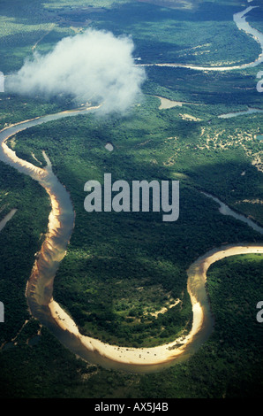 Rivière Araguaia, Amazone, Brésil. Vue aérienne de la rivière ; bien entendu, la migration et le dépôt de sédiments dans les virages. Banque D'Images