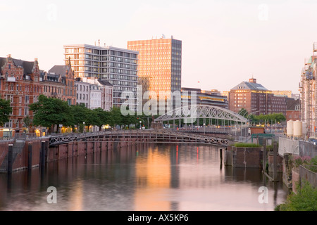 Allemagne, Hambourg, entre canal et vieille ville de Speicherstadt Banque D'Images