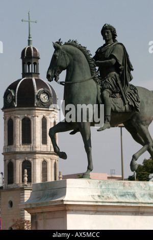 Une statue équestre de Louis XIV en place Bellecour Banque D'Images