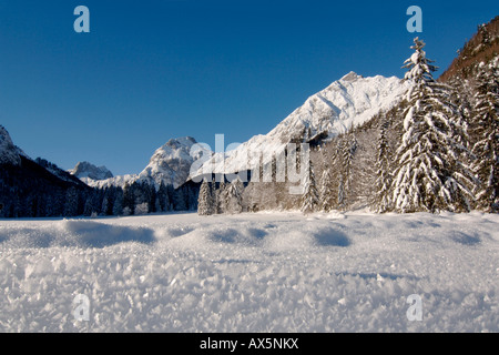 Gramai Valley en vue de Mt. Sonnjoch, des cristaux de glace dans l'avant-plan, Pertisau am Achensee, Tyrol du Nord, plage de Karwendel, Banque D'Images