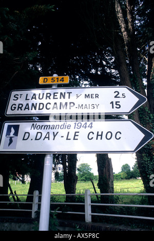 La signalisation et panneau près de Omaha Beach en Normandie France Banque D'Images