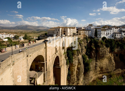 Pont sur la rivière Tajo de Ronda, en Andalousie, Espagne, Europe Banque D'Images