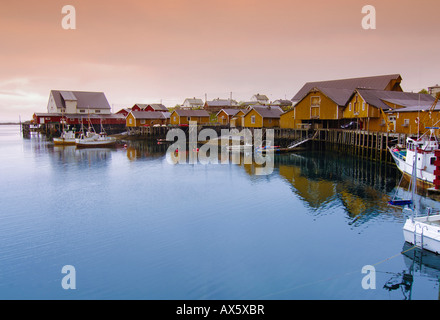 Les camps de pêche, pêche le peuplement en reine, Lofoten, Norway, Scandinavia, Europe Banque D'Images