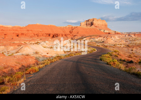 Pays route de Goblin Valley State Park, Utah, USA Banque D'Images