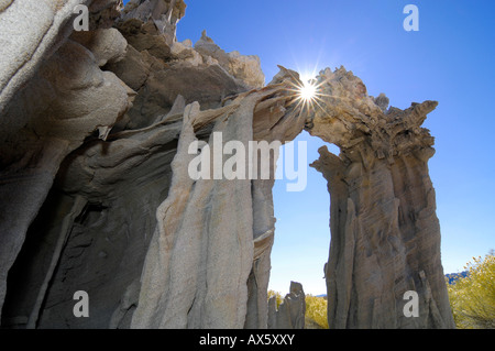 La lumière du soleil, la roche de tuf formations à Mono Lake, en tuf, Lee Vining, CALIFORNIE, ÉTATS UNIS, Amérique du Nord Banque D'Images