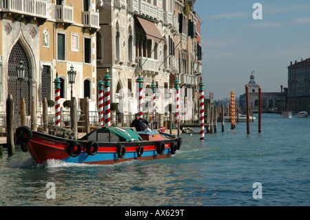 Grand Canal Venise 'bateau' de travail Banque D'Images