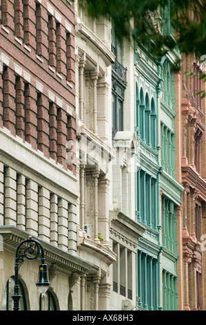 Quartier historique de NoHo façades en fonte Broadway East Village, à New York City Banque D'Images