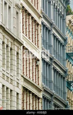 Quartier historique de NoHo façades en fonte Broadway East Village, à New York City Banque D'Images