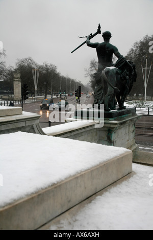 Vue depuis un harfang Queen Victoria Memorial vers le centre commercial, St James Banque D'Images