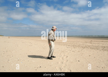 Vétéran du jour américain kulkowitz harry revient pour la première fois à Utah Beach normandie après 60 ans d-day anniversaire Banque D'Images