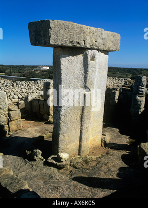 Minorque. Minorque îles Baléares.Taula, Torralba d'en Salord.près de Alaior Menorca, Espagne. Monument mégalithique. Banque D'Images