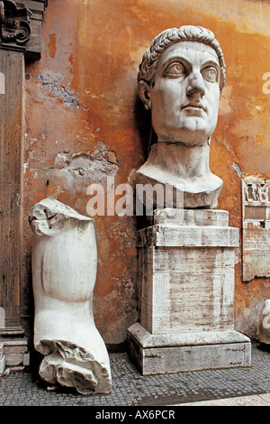 Des fragments de statue de Constantin, Palazzo Dei Conservatory, Rome, Italie Banque D'Images