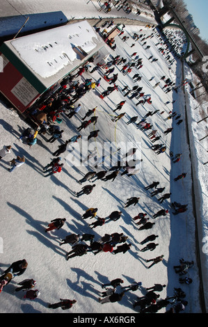 Skaters venez profiter d'une journée sur le Canal Rideau d'Ottawa, la plus grande patinoire Banque D'Images