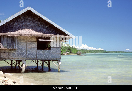 Maison sur pilotis au-dessus de l'eau Cebu Philippines Argao Banque D'Images