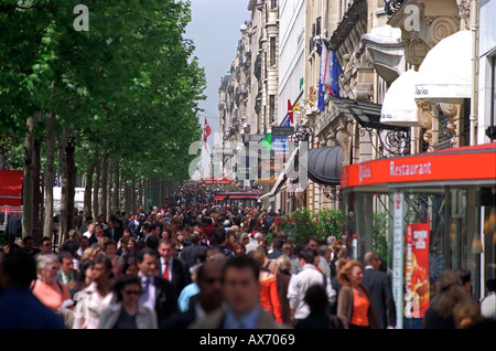 Avenue des Champs Elysées à Paris France Banque D'Images