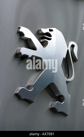 Peugeot car showroom sign Banque D'Images