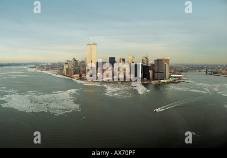 Pointe Sud de Manhattan de l'air, avec de la glace dans la rivière, avant le 11 septembre, New York, USA Banque D'Images