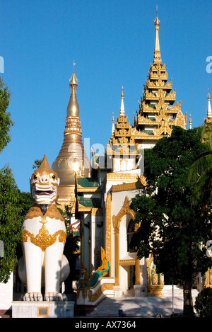 Paya Shwedagon pagoda temple Rangoon Birmanie Myanmar Banque D'Images