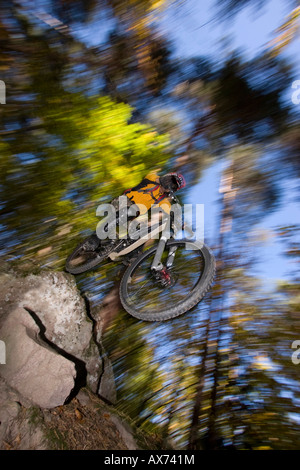 L'Italie, dans le Tyrol du Sud, man mountain biking Banque D'Images