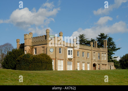 Le Nonsuch Hôtel particulier, situé dans les jardins de Nonsuch Park, entre Cheam Ewell et dans le sud de Londres, Surrey, Angleterre Banque D'Images