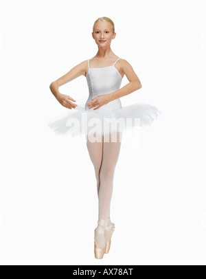 Jeune ballerine (14-15) standing on pointe en pointes,, portrait Banque D'Images