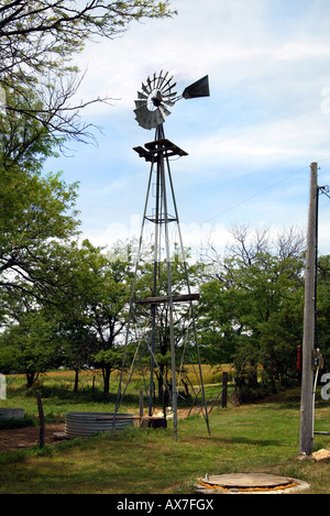Ancien moulin à eau Pompes farm dans Kansas, États-Unis Banque D'Images
