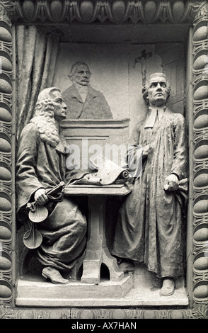 Panneaux en relief, St Bede's College, gamme Whaalley, Manchester, UK Banque D'Images