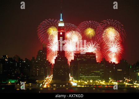 Feuerwerk, 4e juillet, Empire State Building à Manhattan, New York City, USA Banque D'Images