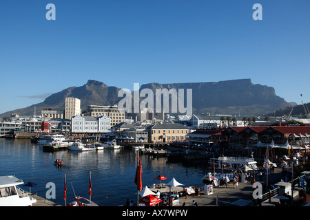 Donnant sur les cafés et restaurants de quay 5 v&A Waterfront Cape town western cape province afrique du sud Banque D'Images